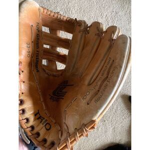 Trio 33-90 Leather Softball Size RHT Ball Glove